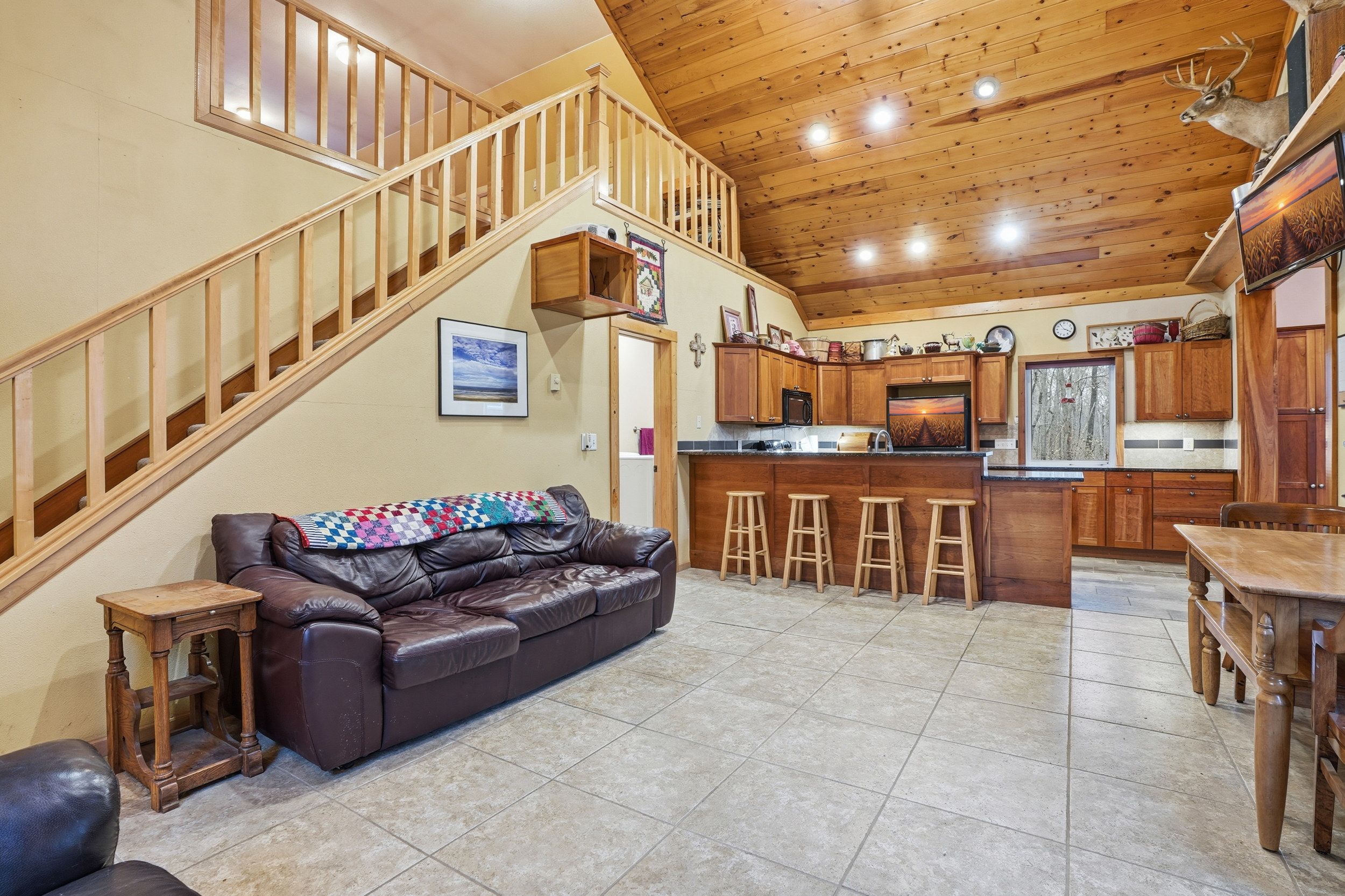 Listing Photo: 3300 Underwood Ave 0013-